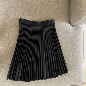 Balenciaga Pleated Knee-Length Skirt. Black Size: XS / US 2 / FR34